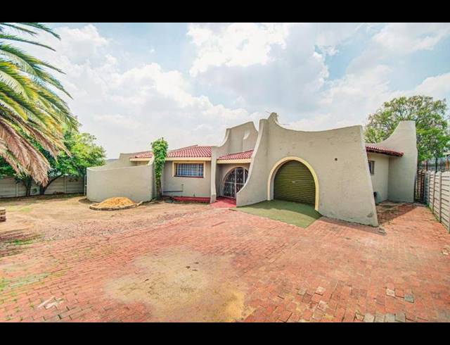 3 BEDROOM HOUSE FOR SALE IN BIRCHLEIGH NORTH